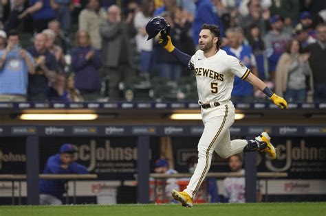 Garrett Mitchell's solo home run (4) .